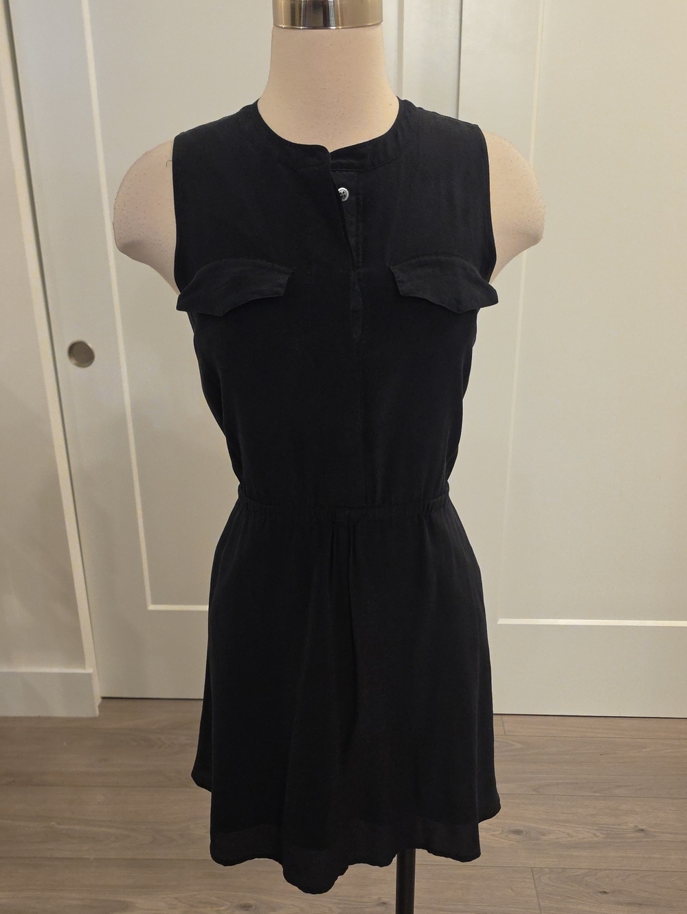 Madewell woman’s Black Sleeveless Mini Dress with Pocket Flaps size XS like new